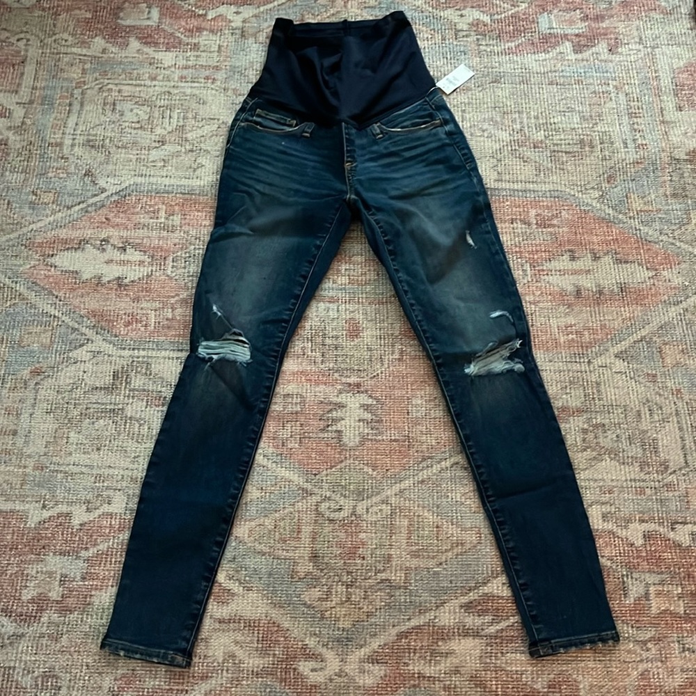Gap
Size 26/2
Blue distressed maternity jeans